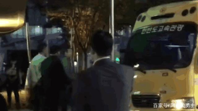 王者荣耀玩家花3900元买个女武神艾琳号，偶然登录dnf私服发布网差点笑开花300